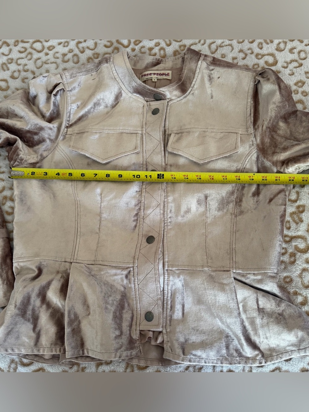 Free People Ballet Racer Jacket Cropped Velvet
Ruffled Champagne Rose Size: XL - Picture 8 of 10